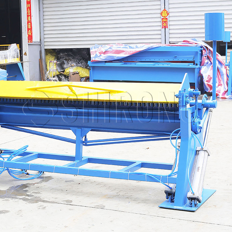 Pneumatic folding machine